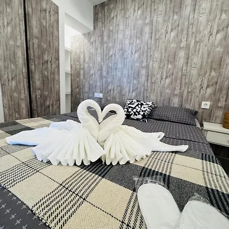 Americas And Nightlife דירה