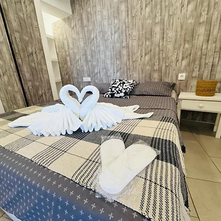 Americas And Nightlife דירה